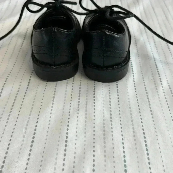 Gymboree - LIKE NEW -  Black dress shoes. Size 5 - Picture 3 of 8